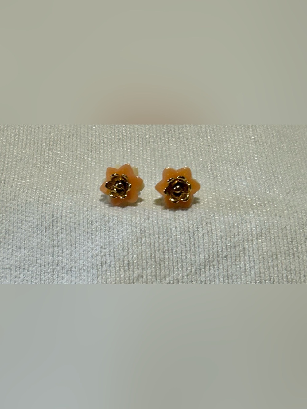 Vintage Gold Tone Flower Stud Earrings, Carved Peach & Cream Petals